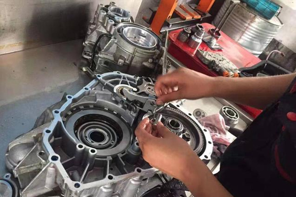 东风风行汽车有异响和抖动现象变速箱故障维修